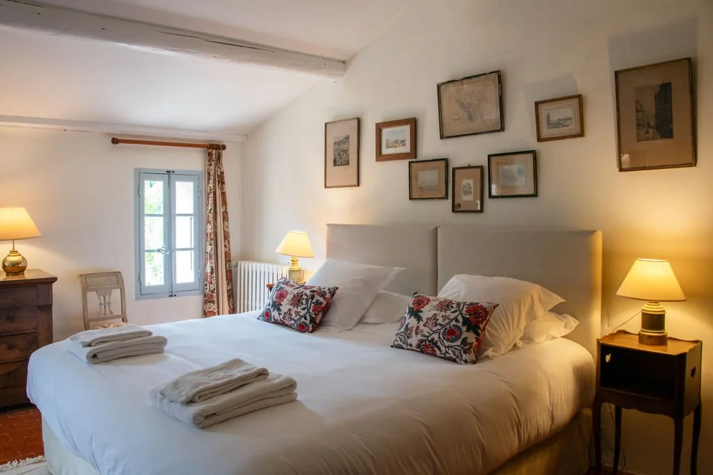 Sitting area in a guest room at Le Devencet